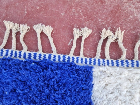 Tapis Beni Ouarain 300x200 cm – Laine épaisse, design artistique bleu Klein – Coton, Modern (photo 3 of 16)