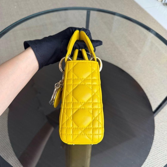 Image 1 of DIOR LADY MINI - CANNAGE LAMSLEER MET GEELGOUDEN BESLAG EN VERSTELBARE BAND