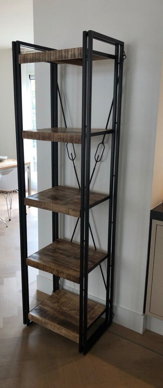Image 1 of Meuble industriel noir avec étagères en bois de manguier