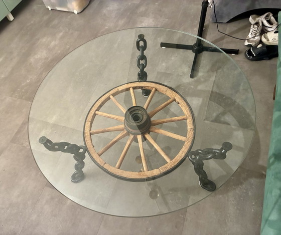 Image 1 of Table basse design en bois massif, motif roue de chariot

Table basse design