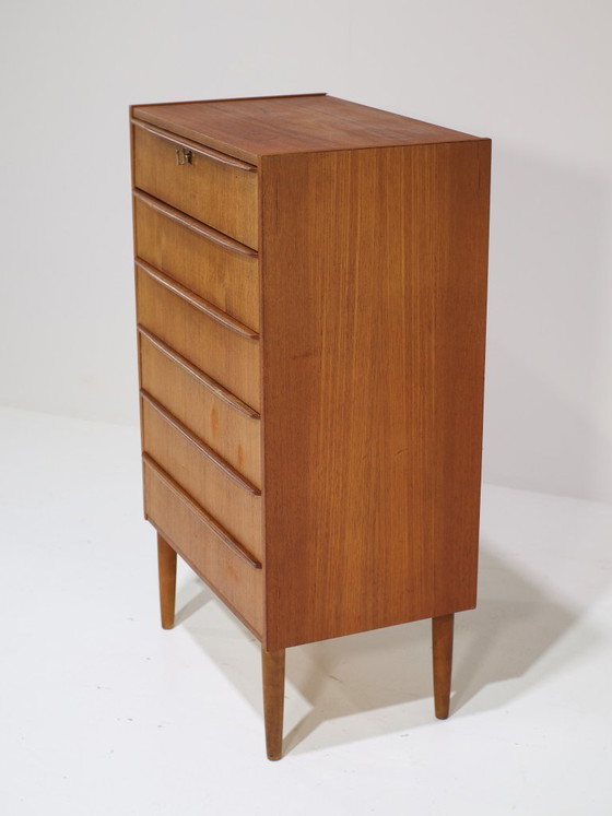 Image 1 of Commode haute et étroite en teck, style danois vintage