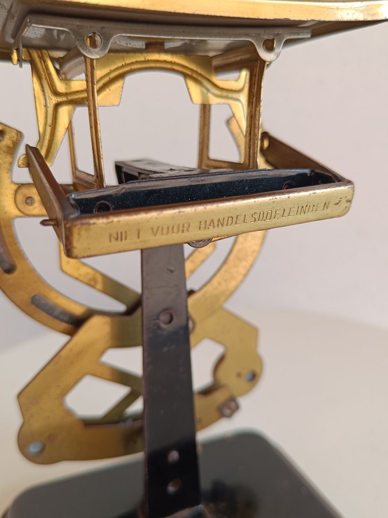 Image 1 of Escala de letras holandesa antigua “bilateral”, latón y esmalte, años 40-50.