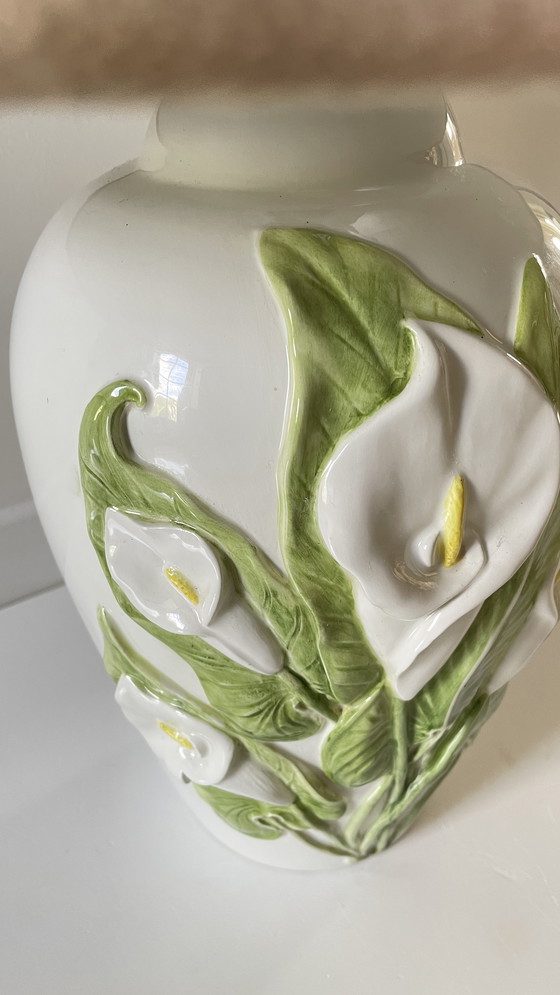 Image 1 of Lampada in ceramica italiana con fiori di arum