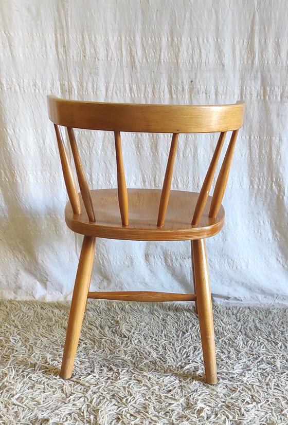 Image 1 of Chaise à barreaux style scandinave en bois massif - mid.XXeme