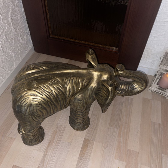 Image 1 of Table design exclusive en forme d'éléphant avec plateau en verre de sécurité épais – style Hollywood Regency