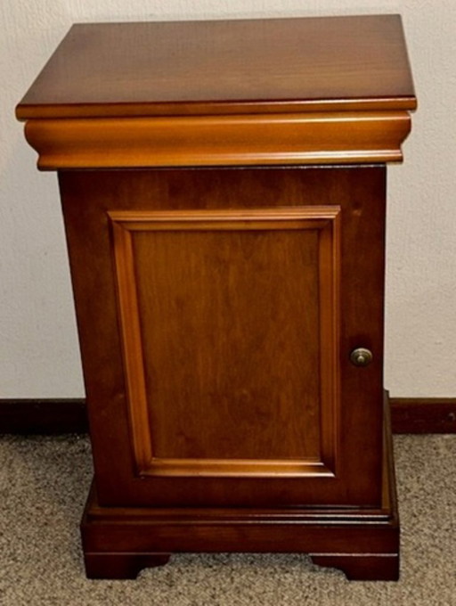 armoire en bois de cerisier