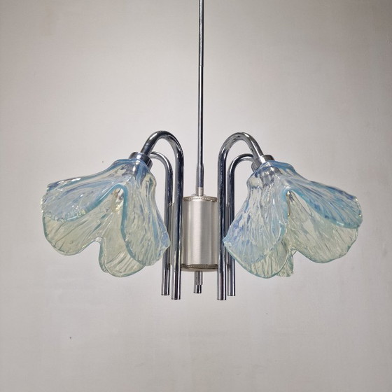 Image 1 of Italienische Deckenleuchte mit fünf blauen Lampenschirmen aus Muranoglas - 1970er Jahre