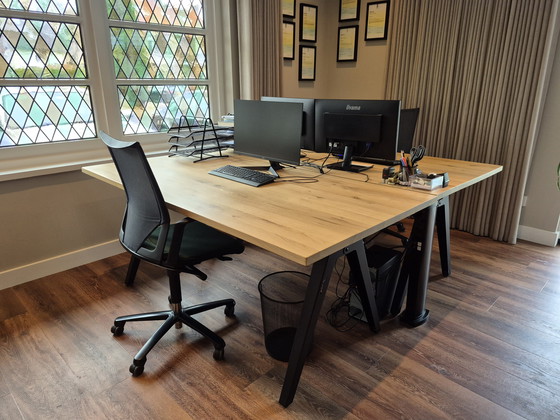 Image 1 of Complete kantoorinrichting met 6 werkplekken inclusief plantenbakken met planten