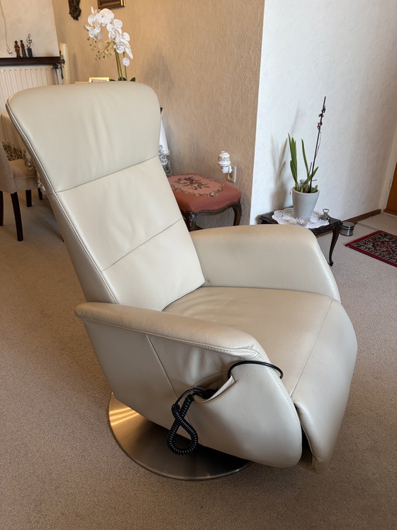 Image 1 of Sillón reclinable eléctrico de cuero - Ajustable