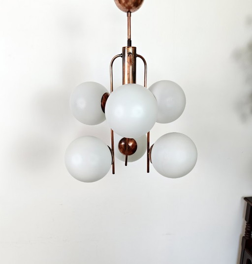 Vintage kroonluchter met 6 bollen uit het midden van de 20e eeuw / Koperen plafondlamp met moleculaire (photo 2 of 11)