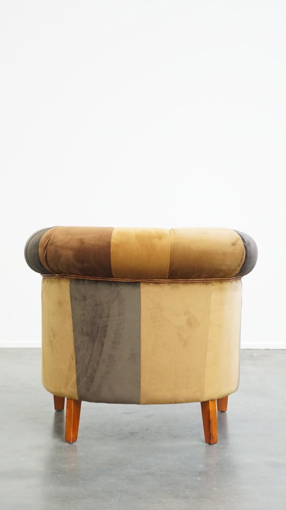 Image 1 of In zeer goede staat verkerende unieke stoffen patchwork chesterfield clubfauteuil in Engelse stijl