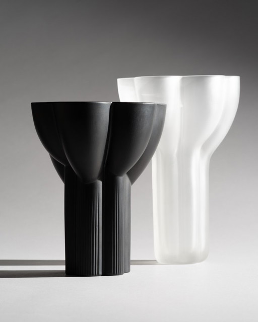 Vaso scultoreo Rosenthal Duo Tapio Wirkkala in vetro satinato e rara porcellana nera