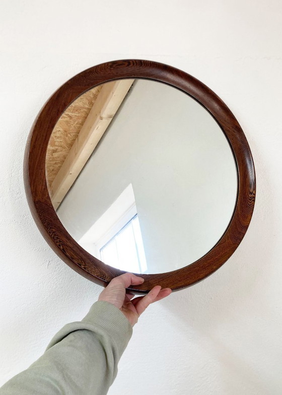 Image 1 of Miroir rond vintage à cadre en bois, style danois ou scandinave rétro.