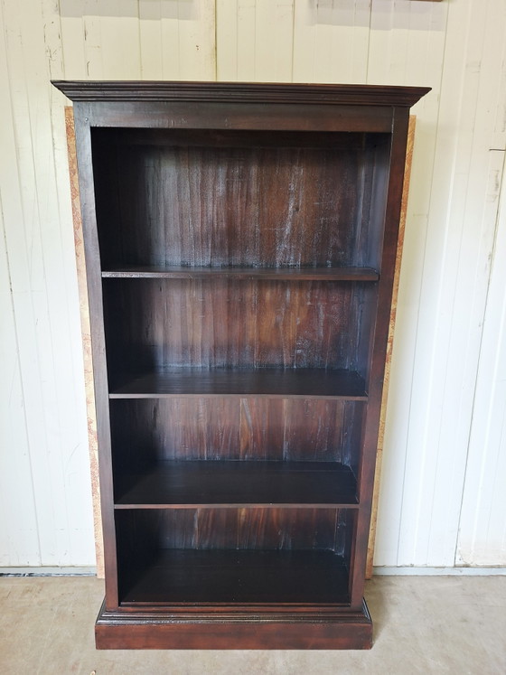 Image 1 of Dimensiones de la librería colonial de teca: 98 x 34 cm y 179 cm de alto.