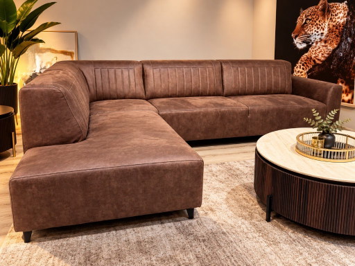 Braunes Ecksofa mit Chaiselongue