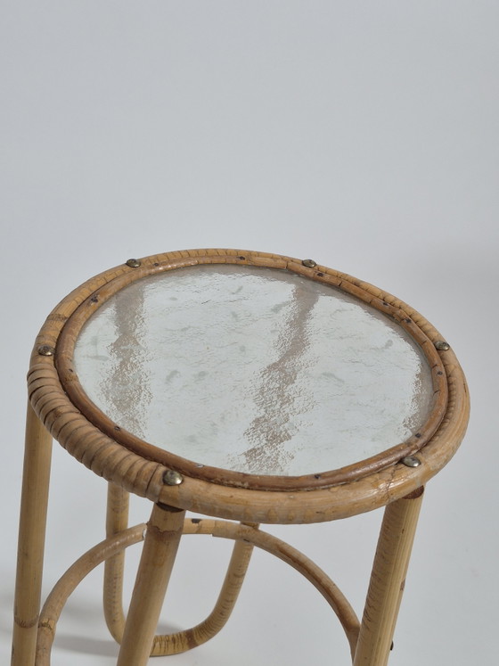Vintage bloemenkrukje van bamboe uit het midden van de vorige eeuw met bloemenstandaard van ijsglas. – Zuil (photo 4 of 15)