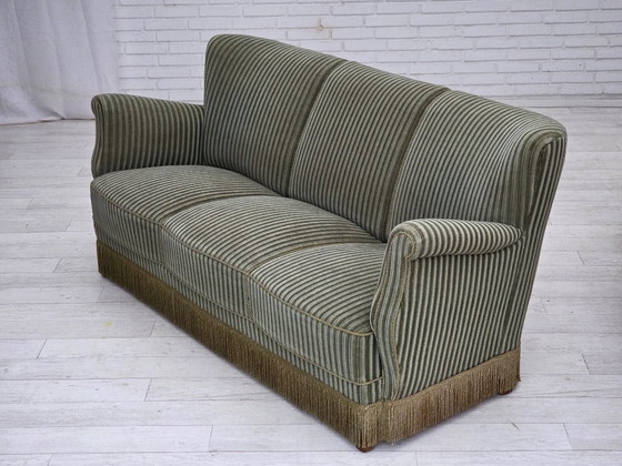 Image 1 of Divano danese a 3 posti, anni '60, velluto verde originale, legno di quercia.
