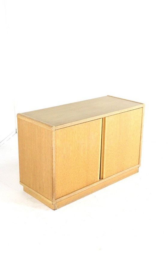 Image 1 of Eiken compact sideboard kast dressoir 'Finne' vintage