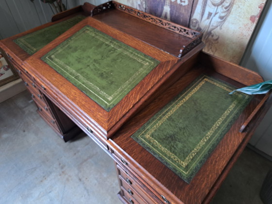 Image 1 of Klassischer antiker Schreibtisch, Schreibtisch mit Ledereinlage