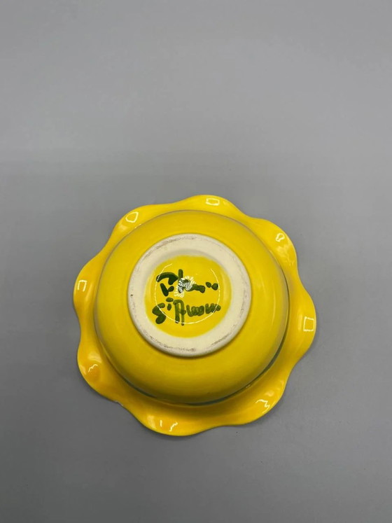 Yellow earthenware bowl, scalloped edge, hand-painted cherry decoration, Blum workshop San Remo, Italy (photo 5 of 5)