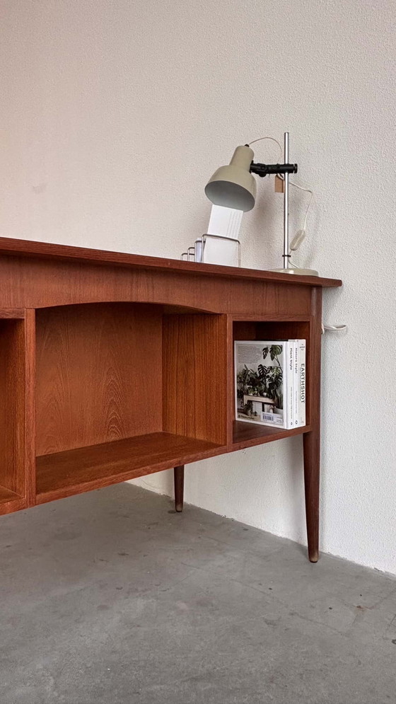 Image 1 of Bureau vintage danois (2 faces) Teck