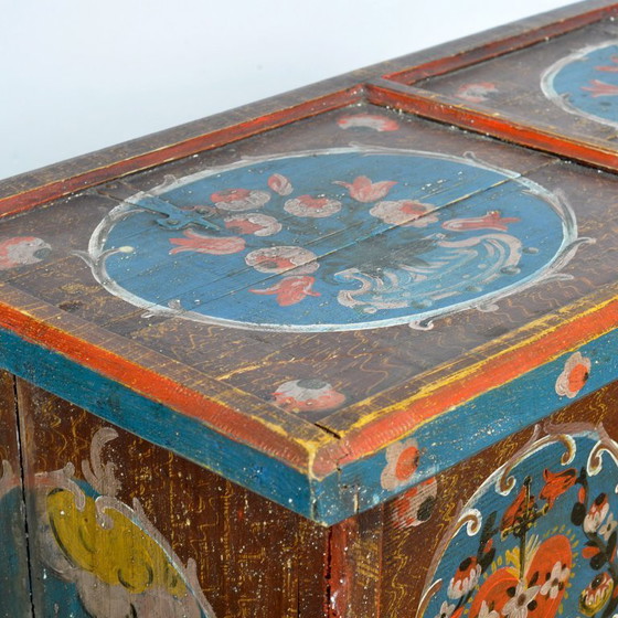 Image 1 of Coffre de mariée d'art populaire, année 1718