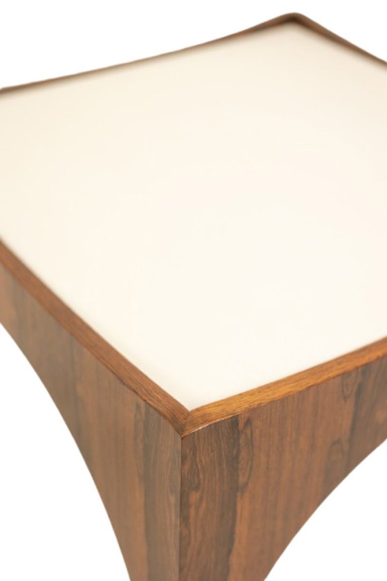 Image 1 of Paire de bouts de canapé ou tables basses en palissandre. Années 1970