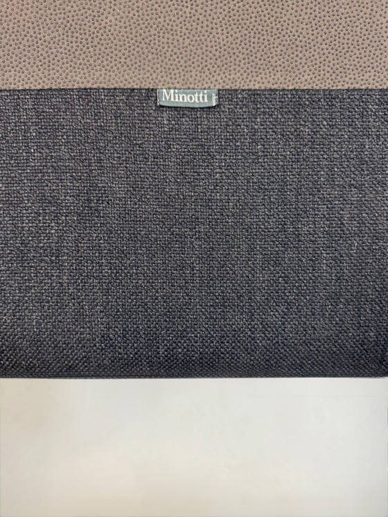 Image 1 of Sofá de diseño Minotti Hamilton, color azul grisáceo, modelo de exposición