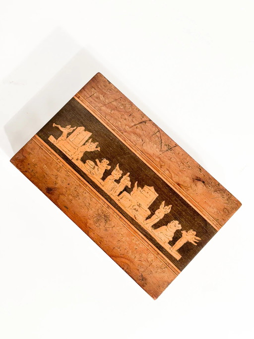 Wooden Box with Carved Figures, Sorrento Manufacture, 1950s – decoratieve objecten, Velvet