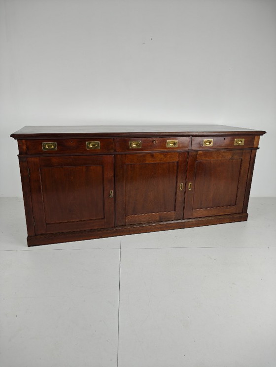 Image 1 of Comò/credenza inglese in mogano dei primi del XX secolo – Accessori da campagna in ottone