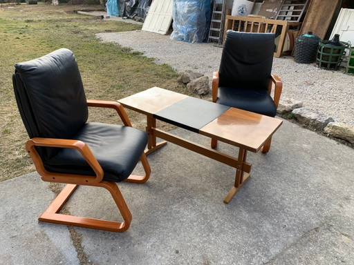 Set Mid-Century Lounge-Sessel und Tisch, 1960er
