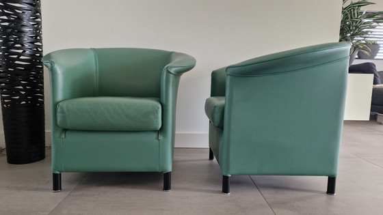 2 Wittmann armchairs model Aura designed by Paola Piva, green – Leather, Metal (photo 3 of 6)