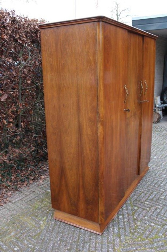 Image 1 of Vintage (jaren 30-50) 3-deurs houten kledingkast, 2x 1/3 leg en 1/3 hang
