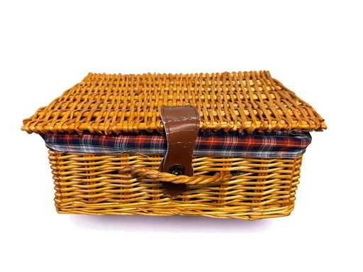 1980s wicker picnic basket for four