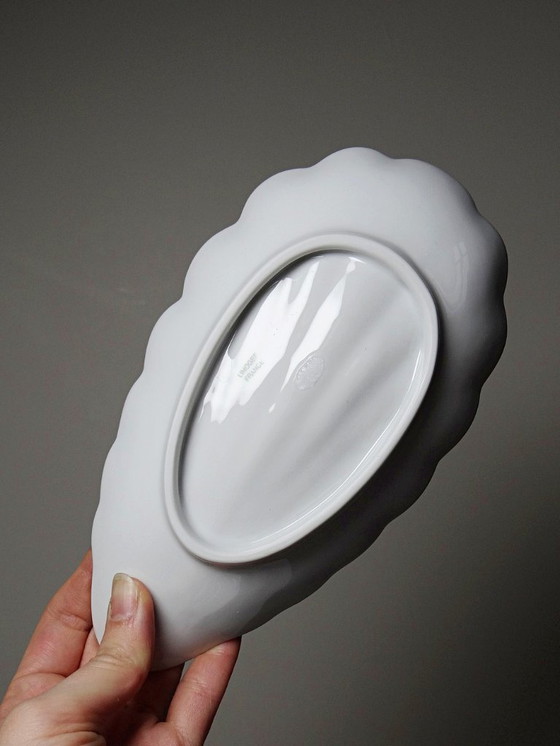 Image 1 of 4 piatti vintage in porcellana bianca di Limoges in stile rococò con conchiglie