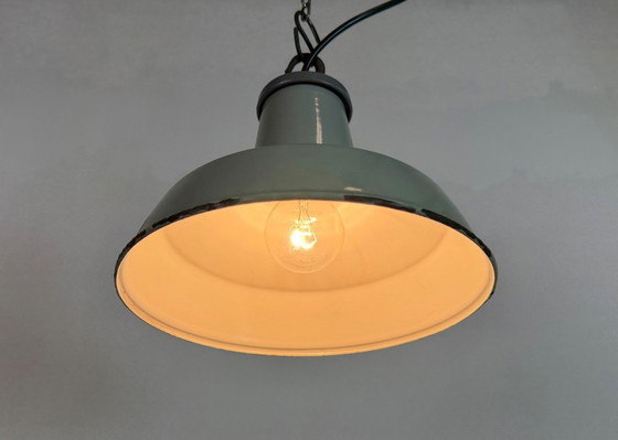 Image 1 of Industriële grijze geëmailleerde hanglamp van Thorlux uit de jaren 60.