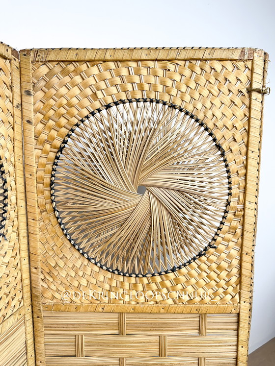Image 1 of Paravento vintage in vimini di rattan con motivo a raggiera