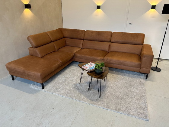 Image 1 of Sofá esquinero color coñac de 295x230 cm.