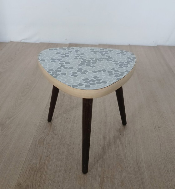 Table d'appoint des années 1950 avec plateau en Formica – Tables d'appoint, Plastic, Wood (photo 3 of 8)