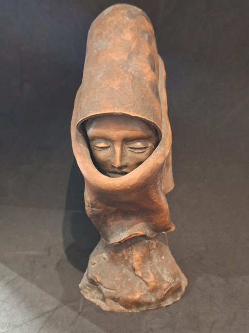 Compartir Escultura de Terracota Vintage Años 70 - Rostro de Mujer Sarda con Velo de Orgosolo