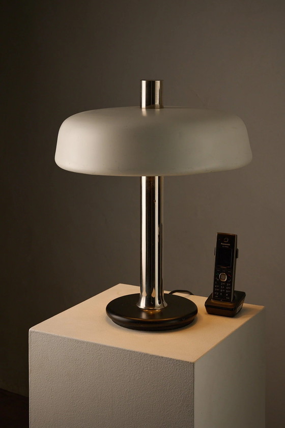 Lámpara de mesa Space Age tipo hongo con tallo cromado, Lámparas de mesa, Metal, Cromo, Blanco (foto 9 de 9)