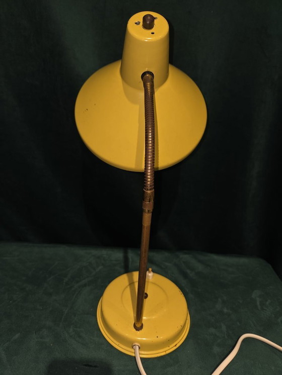 Image 1 of Vintage Gele Bureaulamp – Industriële Klassieker met Zwanenhals