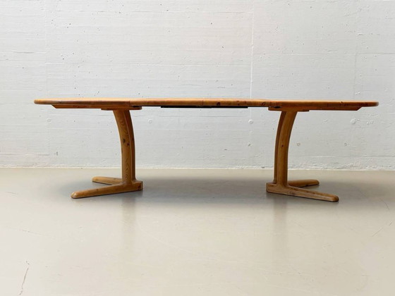 Image 1 of Mesa de comedor extensible fabricada en pino macizo por Dyrlund Denmark, década de 1980.