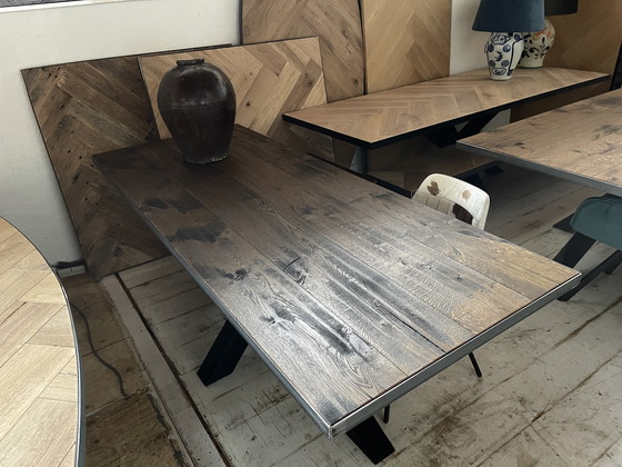 Image 1 of Rustiek gerecycled eikenhouten eettafel 