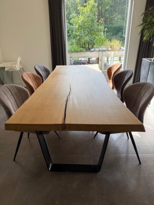 Mesa de tronco de árbol en una sola pieza