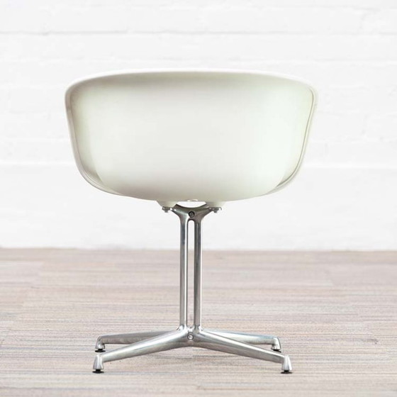 Image 1 of 1X Eames La Fonda