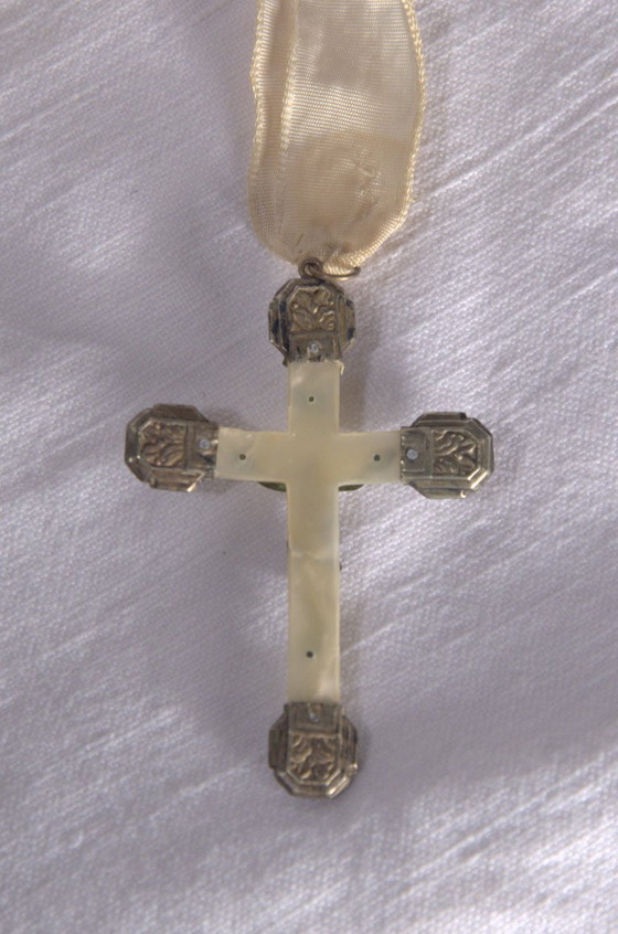 Croce da comunione antica in madreperla e metallo argentato – Regali (photo 5 of 5)