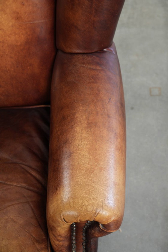 Image 1 of Comfortabele rundleren oorfauteuil in Engelse stijl met een prachtige warme kleurstelling en een karaktervolle uitstraling