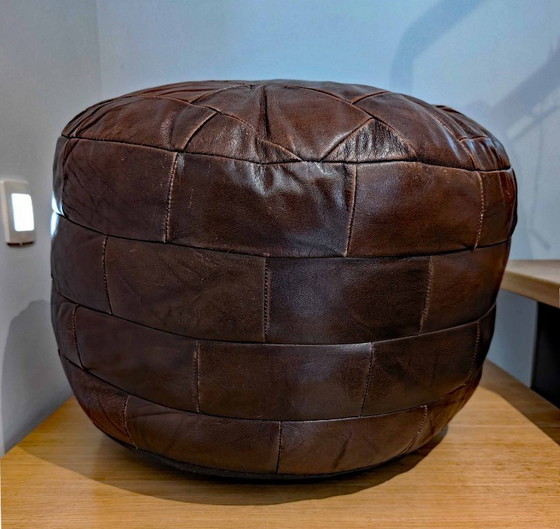 Image 1 of Pouf vintage anni '70 in pelle patchwork (De Sede Svizzera)