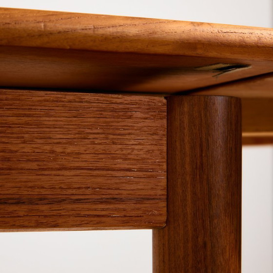 Image 1 of MK9798 Table de salle à manger en teck restaurée